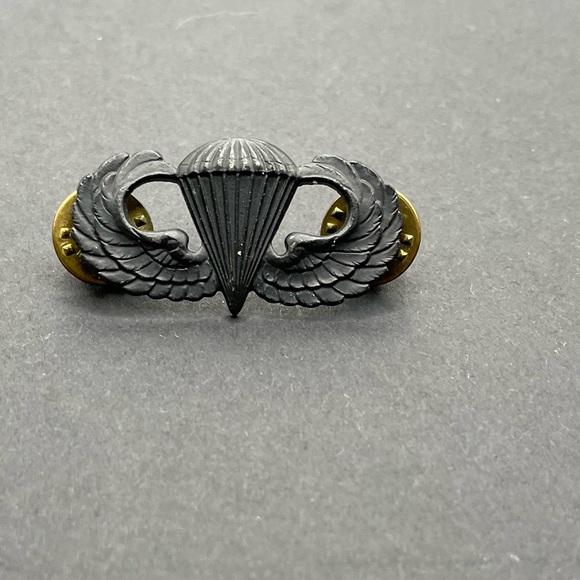 Other - Parachute wings pin 373